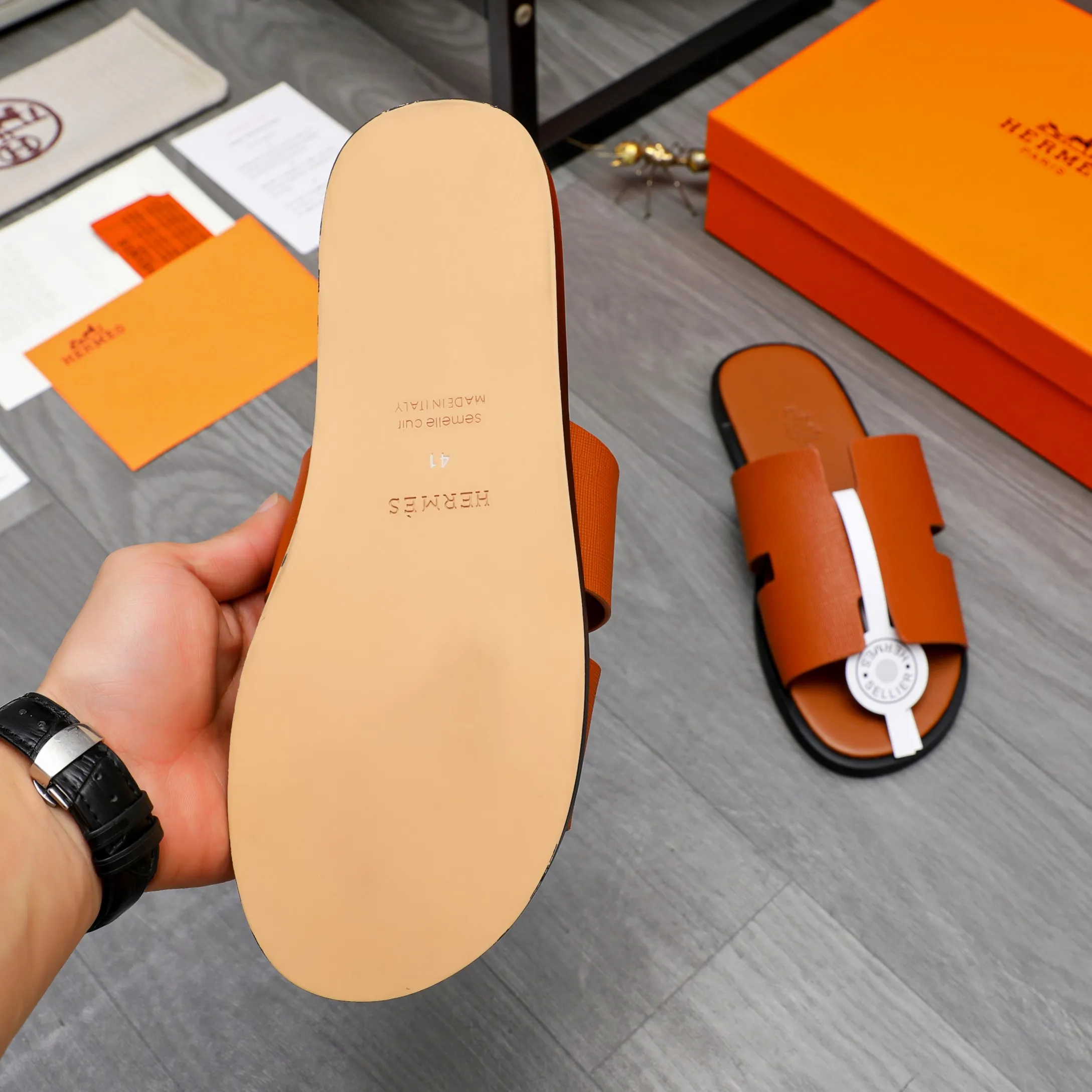 Men's shoes 💰280 Product trademark: Hermes "Hermes" slippers Regular size: 38-46 Product material: vertical grain cowhide upper, microfiber lining, original outsole